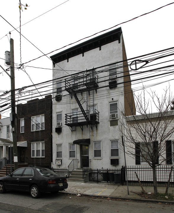 165 Hopkins Ave in Jersey City, NJ - Building Photo