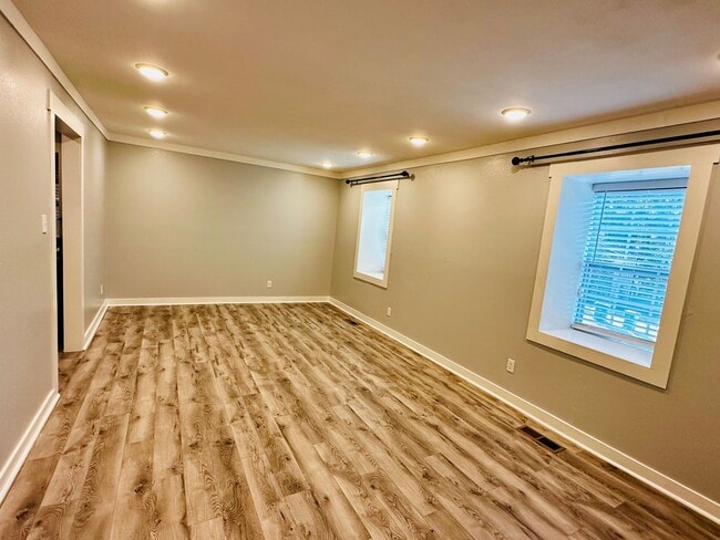 1209 E Twin Lakes Dr in Little Rock, AR - Building Photo - Building Photo