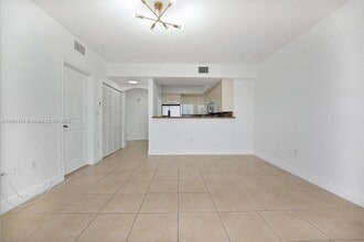 2301 SW 27th Ave, Unit 602 in Miami, FL - Foto de edificio - Building Photo