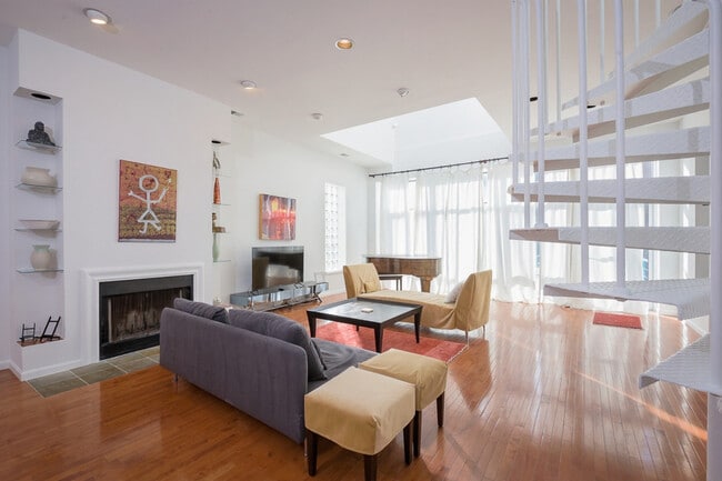 440 M St NW, Unit SI ID692P in Washington, DC - Foto de edificio - Building Photo