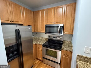 10 Perimeter Summit Blvd in Atlanta, GA - Building Photo - Building Photo