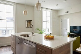 301 St Charles Ave in New Orleans, LA - Building Photo - Building Photo
