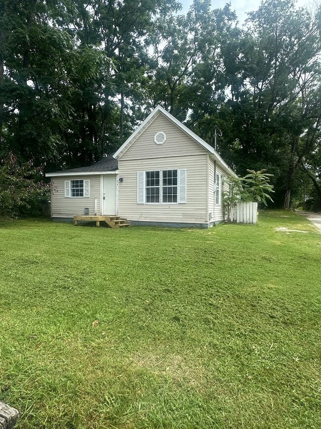 property at 1818 N Weller Ave