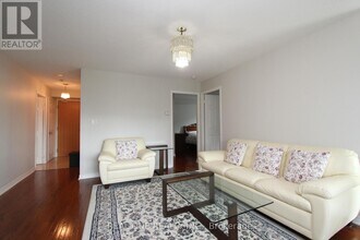 68 Grangeway Ave in Toronto, ON - Building Photo - Building Photo