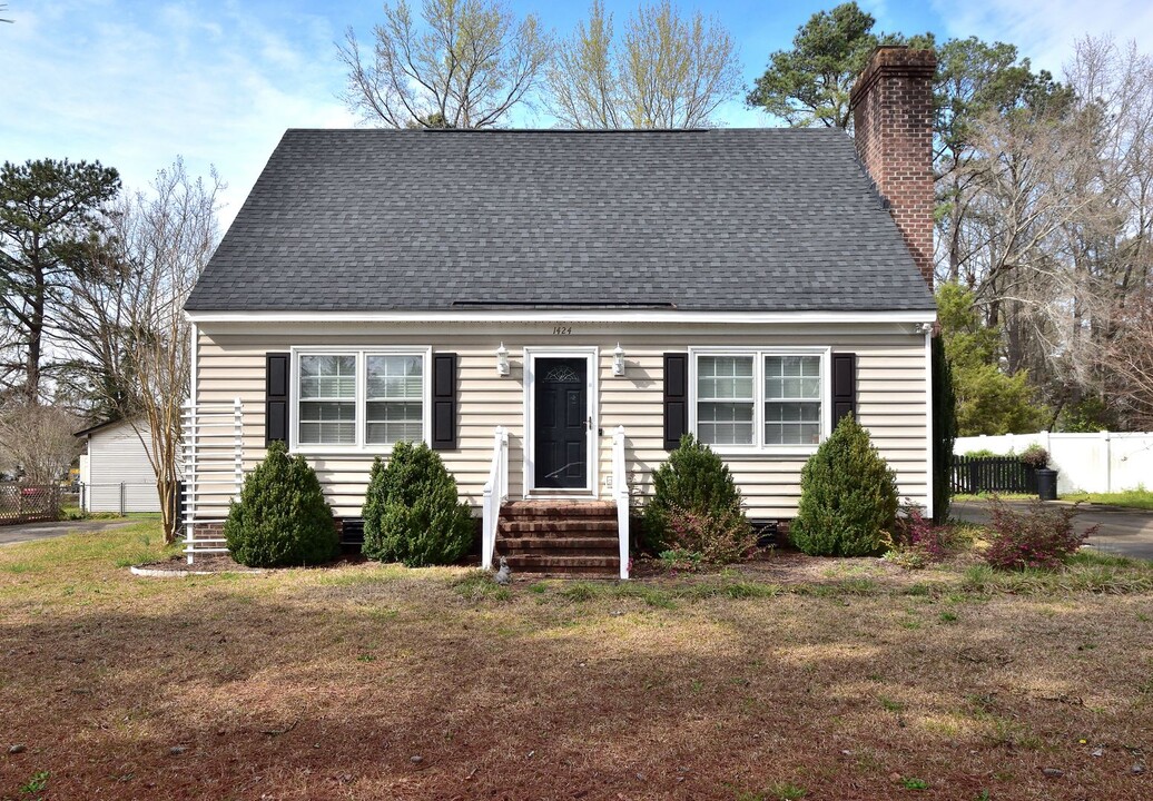 1424 Rock Creek Dr in Rocky Mount, NC - Building Photo