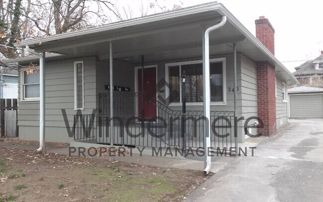 240 E Poplar St in Walla Walla, WA - Building Photo - Building Photo