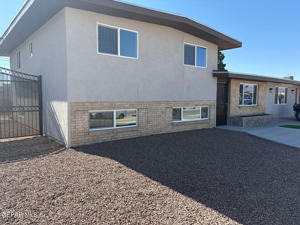 9704 Saigon Dr in El Paso, TX - Building Photo