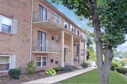 Ridgeway Court Apartments in Yeadon, PA - Foto de edificio - Building Photo