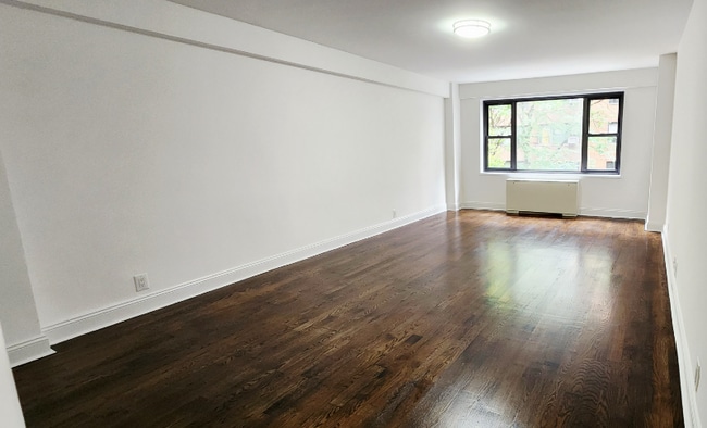 40 E 56th St