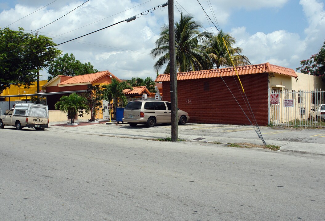 631-645 NW 32nd St in Miami, FL - Building Photo