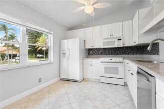 21314 Chinaberry Dr in Boca Raton, FL - Building Photo - Building Photo