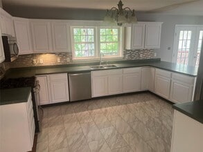 137 Grandview Ave in Monsey, NY - Building Photo - Building Photo