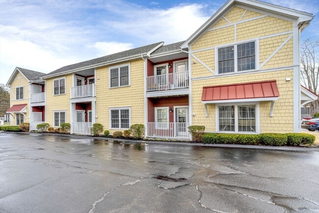 54 Loomis St in Bedford, MA - Building Photo - Building Photo