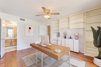 12200 Overbrook Ln in Houston, TX - Building Photo - Building Photo