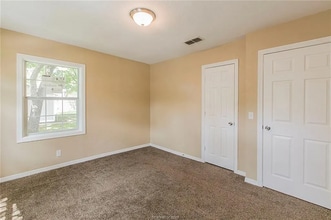 905 N Banks St in Caldwell, TX - Building Photo - Building Photo