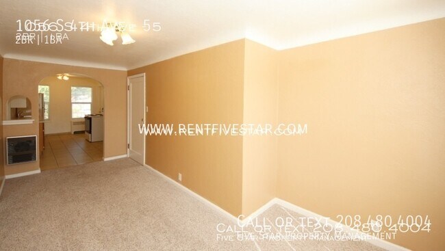 1056 S 4th Ave in Pocatello, ID - Foto de edificio - Building Photo