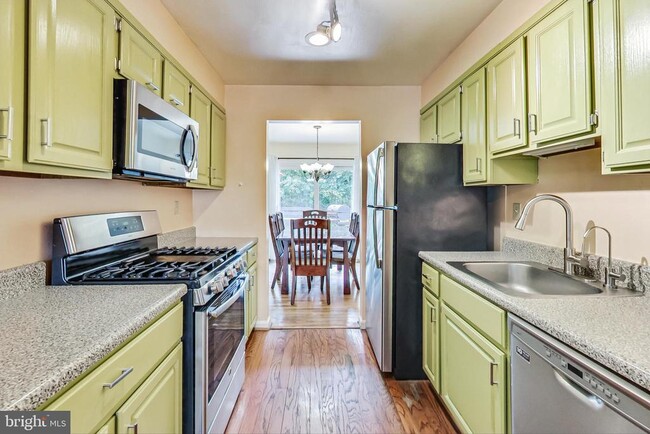 property at 806 Hope Ct