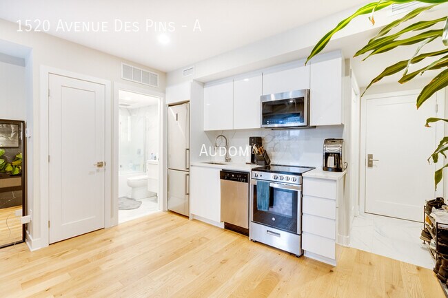 property at 1520 Av des Pins O