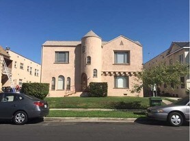 5135 W 21st St in Los Angeles, CA - Building Photo
