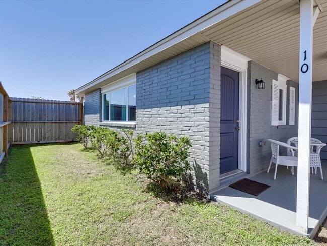 10 Windsor Ct in Galveston, TX - Building Photo - Building Photo