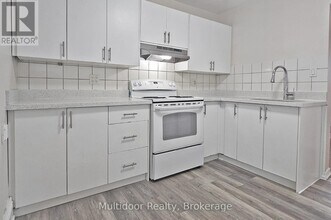 95 Sanford Ave N in Hamilton, ON - Building Photo - Building Photo