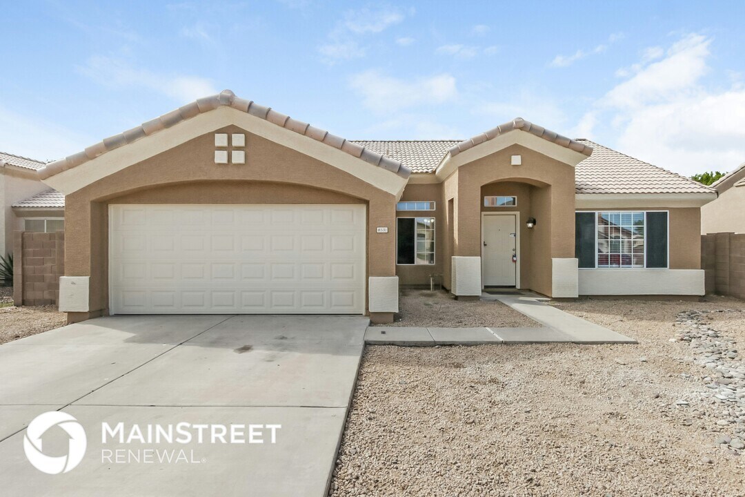 8531 W Vernon Ave in Phoenix, AZ - Foto de edificio