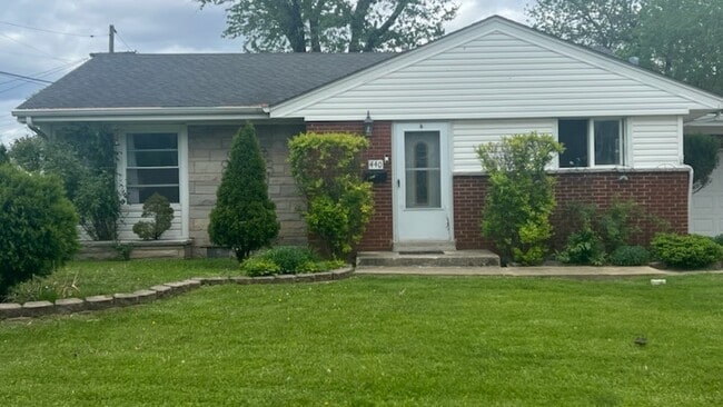 property at 440 Huntington Ln