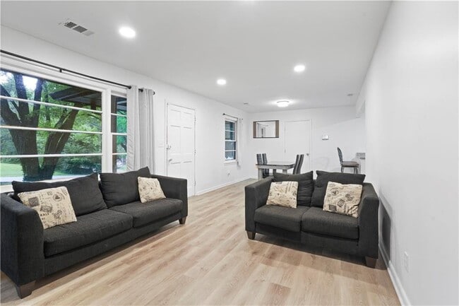 1847 Elmwood Dr in Austell, GA - Building Photo - Building Photo