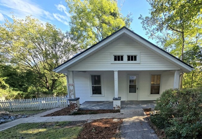 property at 1202 Grandview Pl NW