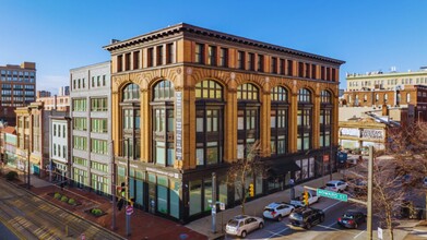 St James Place in Baltimore, MD - Foto de edificio - Building Photo