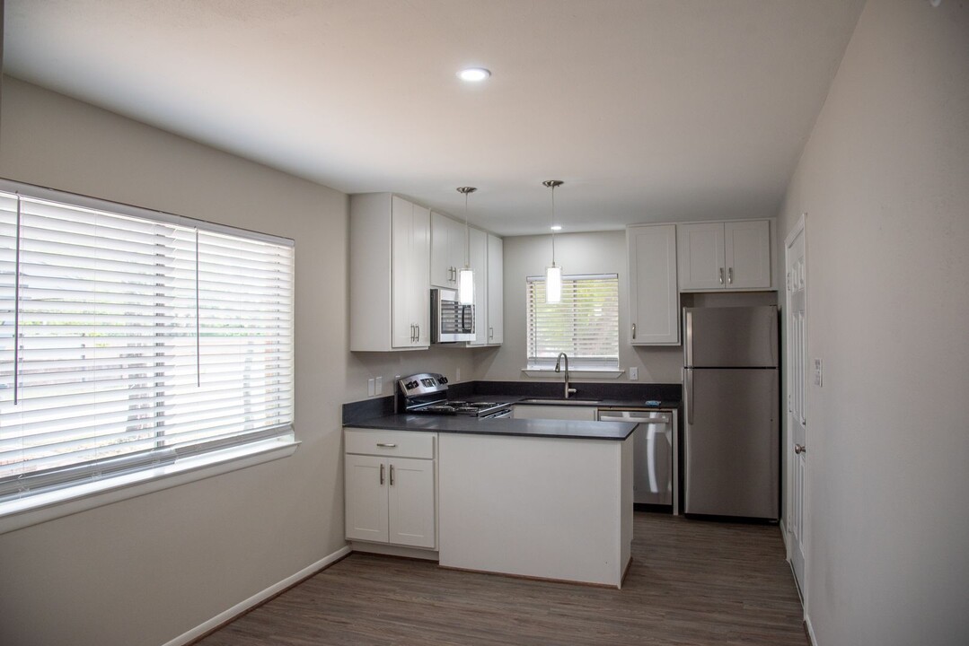 1705 Trinity Pl in College Station, TX - Building Photo