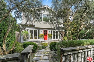 821 Nowita Pl in Los Angeles, CA - Building Photo