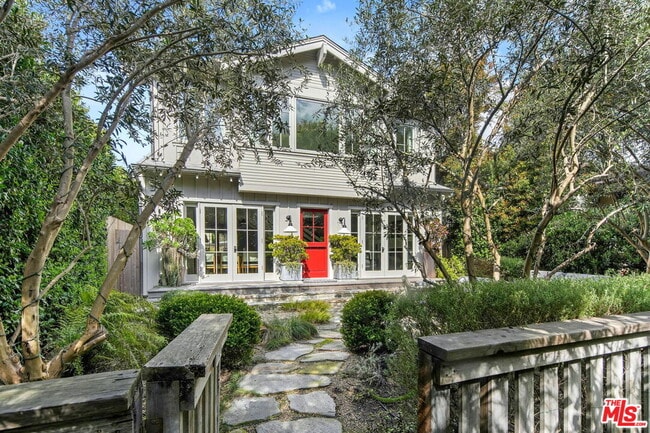 property at 821 Nowita Pl