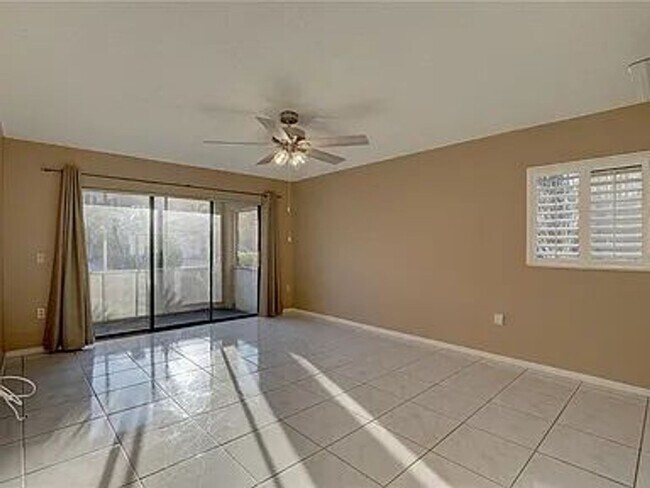 3200 Charter Club Dr in Tarpon Springs, FL - Building Photo - Building Photo
