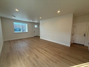 124 Latte Way in Sacramento, CA - Building Photo - Building Photo