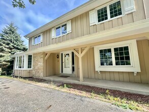 3431 W Colette Ct in Mequon, WI - Building Photo - Building Photo