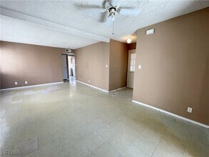 5340 Retablo Ave, Unit B in Las Vegas, NV - Building Photo - Building Photo