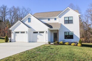 1424 Westbrook CIR in Cookeville, TN - Building Photo