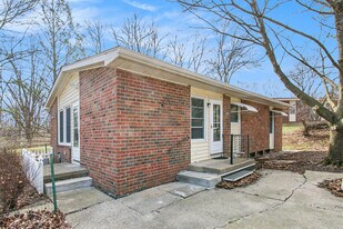 2071 Winewood Ave in Ann Arbor, MI - Building Photo