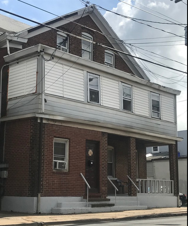 318 Talmadge Ave in Bound Brook, NJ - Foto de edificio