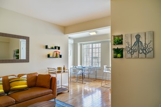 2000 Connecticut Avenue in Washington, DC - Building Photo - Interior Photo