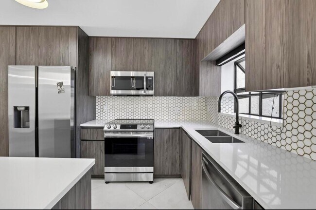 373 NW 94th Ter in Plantation, FL - Building Photo - Building Photo