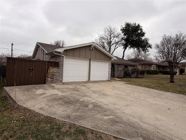 2418 Parkside Dr in Grand Prairie, TX - Building Photo - Building Photo