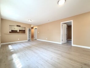 1385 E Vernon Ave in Los Angeles, CA - Building Photo - Building Photo