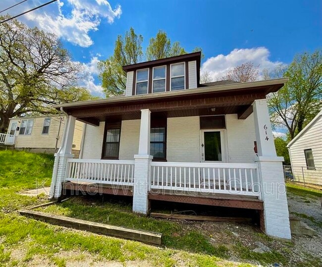 property at 614 W Monroe St