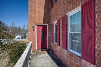 5950 Batson Ct in Atlanta, GA - Building Photo - Building Photo