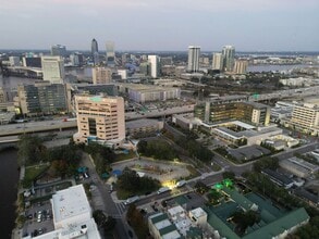 1590 Le Baron Ave in Jacksonville, FL - Foto de edificio - Building Photo