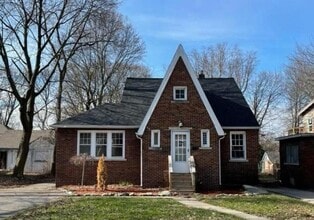 3 Voorheis St in Pontiac, MI - Building Photo - Building Photo