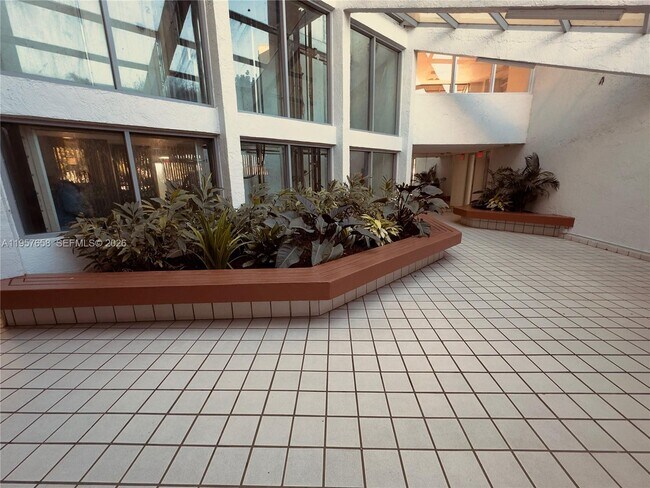 11800 SW 18th St in Miami, FL - Building Photo - Building Photo