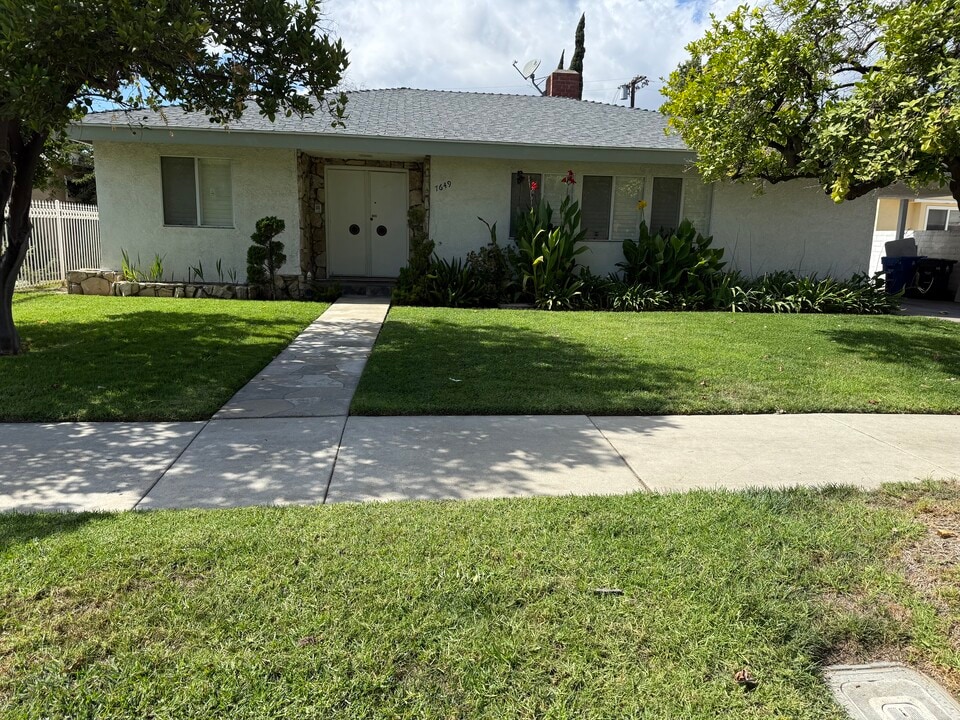 7649 Orion Ave in Van Nuys, CA - Building Photo
